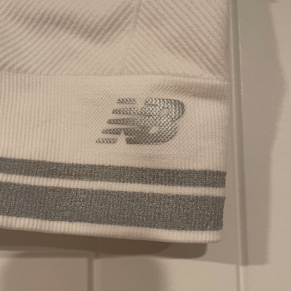 NWT New Balance White Medium Impact Sports bra Size: S - Picture 3 of 5